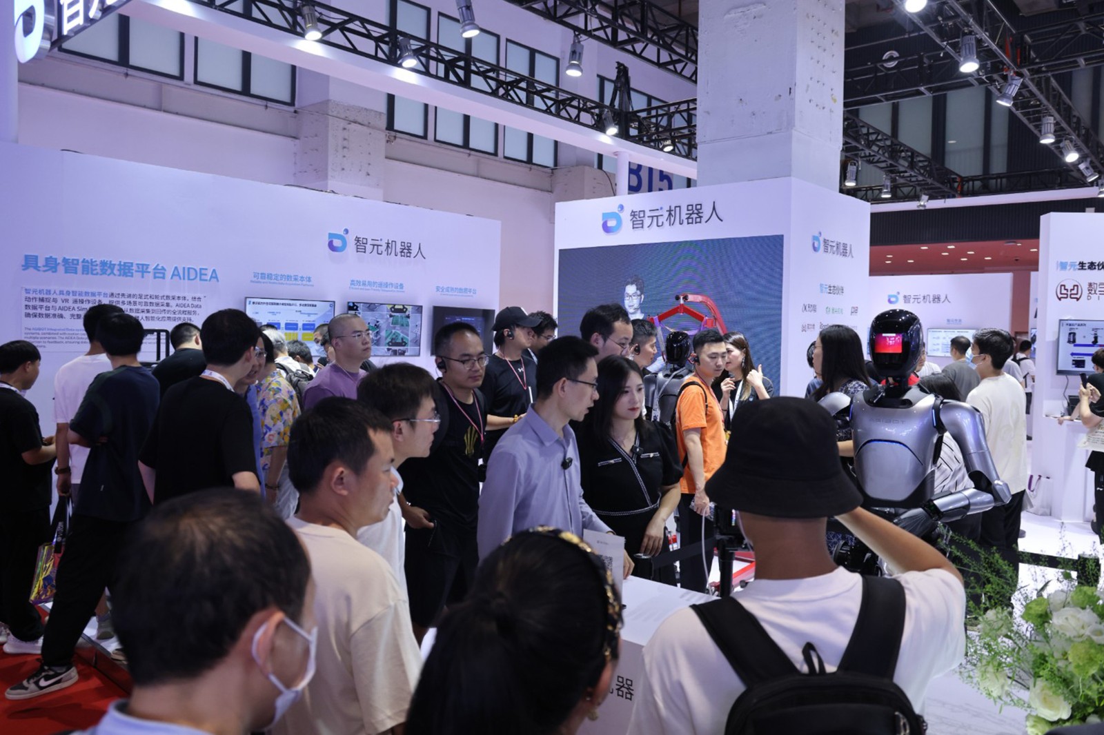 bbin宝盈机器人亮相世界机器人大会WRC